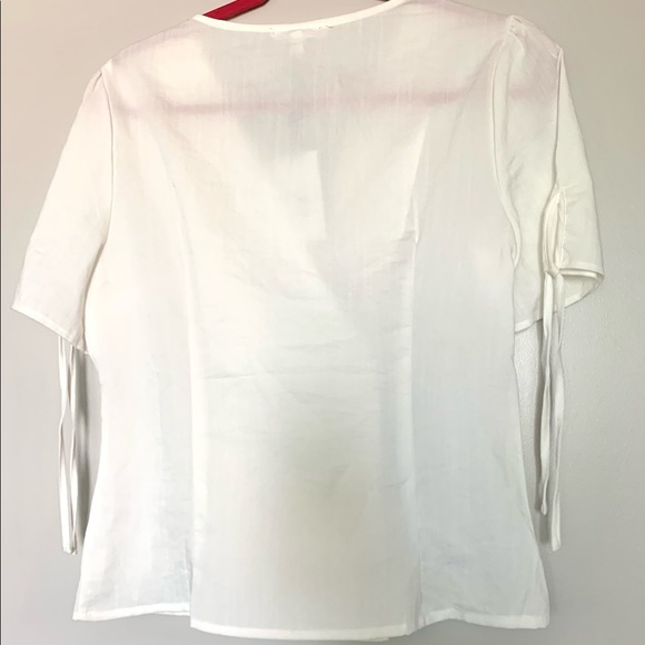 White blouse with buttons - Picture 3 of 7